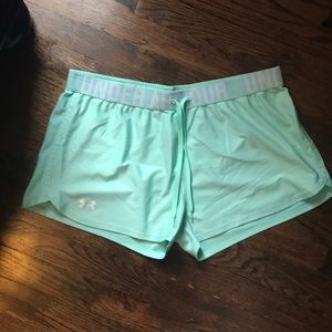 Large loose under armour short